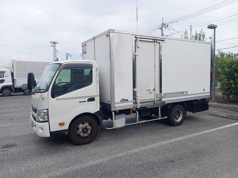 大型・中型・小型トラック